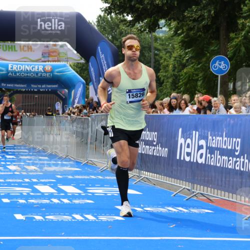29.06.2025 - hella hamburg halbmarathon Strokosch-Dieckow http://msf.ph/oto/8348138 29.06.2025 10:32:09 Ziel 1686, 1894, 7272, 10876, 11150, 11370, 15826, 16505, 16736 meine-sportfotos.de