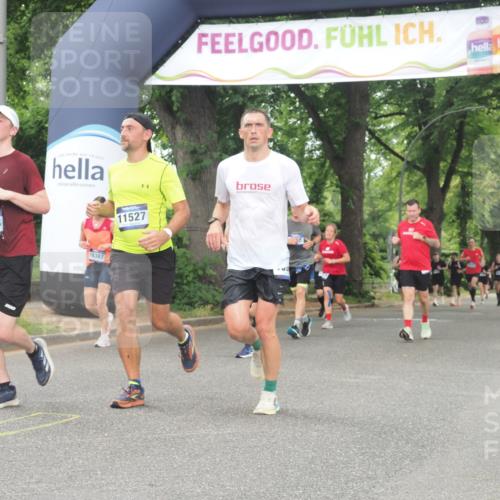 29.06.2025 - hella hamburg halbmarathon KatJ http://msf.ph/oto/8348153 29.06.2025 10:50:08 Zwischen KM18-KM19 1427, 7243 meine-sportfotos.de