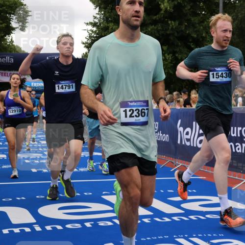 29.06.2025 - hella hamburg halbmarathon Strokosch-Dieckow http://msf.ph/oto/8348156 29.06.2025 10:52:59 Ziel 1258, 2099, 2208, 3059, 3258, 3334, 4121, 4557, 4558, 4770, 5907, 7509, 7864, 8139, 8587, 8720, 9093, 9537, 10724, 12155, 12367, 12519, 12910, 14323, 14791, 15430, 18590, 18720, 19208 meine-sportfotos.de