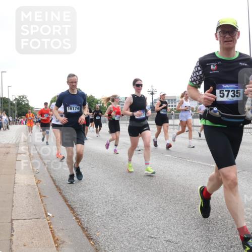 29.06.2025 - hella hamburg halbmarathon Lena Gebhardt http://msf.ph/oto/8348167 29.06.2025 10:38:34 Lombardsbrücke 4155, 16174, 7001, 5735, 56, 1196, 1390, 1394, 1457, 1596, 1721, 1742, 1791, 1966, 2113, 2151, 2498, 2576, 2660, 2693, 3010, 3094, 3095, 3216, 3242, 3286, 3323, 3338, 3635, 3636, 3716, 3726, 3777, 3841, 3927, 4028, 4139, 4155, 4159, 4259, 4260, 4316, 4414, 4883, 5085, 5089, 5155, 5300, 5617, 5684, 5713, 5735, 5913, 6199, 6200, 6695, 6696, 6751, 6875, 6930, 7117, 7148, 7165, 7263, 7371, 7552, 7561, 7692, 7849, 7868, 7914, 8367, 9708 meine-sportfotos.de