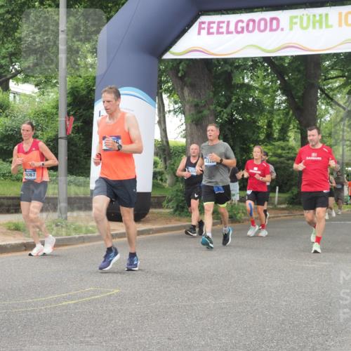 29.06.2025 - hella hamburg halbmarathon KatJ http://msf.ph/oto/8348193 29.06.2025 10:50:09 Zwischen KM18-KM19 4328, 7243 meine-sportfotos.de