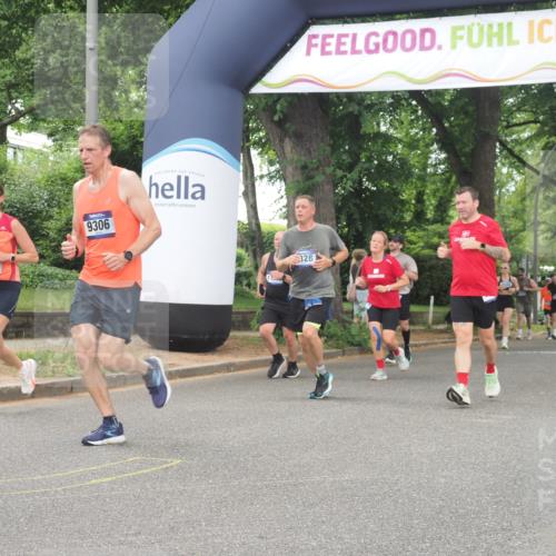 29.06.2025 - hella hamburg halbmarathon KatJ http://msf.ph/oto/8348229 29.06.2025 10:50:10 Zwischen KM18-KM19 4328, 7243 meine-sportfotos.de