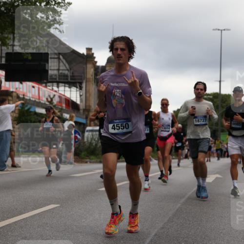 29.06.2025 - hella hamburg halbmarathon Yannick Fuchs http://msf.ph/oto/8348231 29.06.2025 10:52:33 20KM 1319, 1833, 2159, 2250, 2619, 2711, 2996, 4550, 4767, 5675, 6860, 7659, 7856, 8089, 8392, 9156, 9353, 9553, 9555, 9835, 10020, 10268, 10319, 10518, 10539, 10703, 10915, 11394, 11605, 11808, 11846, 12495, 12734, 12735, 12809, 13287, 13512, 13654, 13694, 14355, 14673, 15197, 16189, 16206, 16409, 16922, 16924, 17531, 17665, 17782, 17810, 17814, 17839, 17852, 17931, 17967, 18556, 18682, 18727, 18833, 18985, 19002, 19003 meine-sportfotos.de