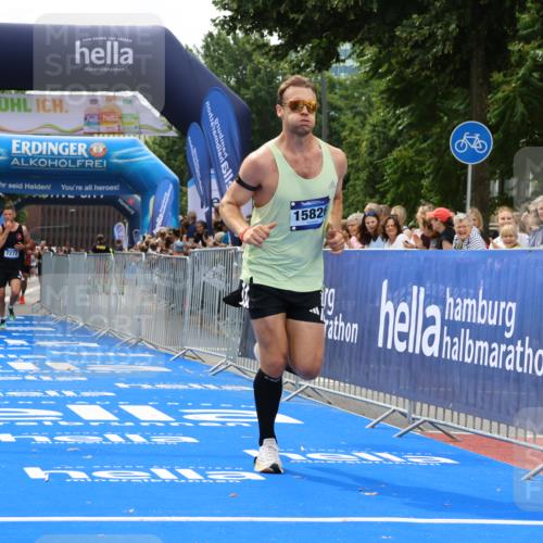 29.06.2025 - hella hamburg halbmarathon Strokosch-Dieckow http://msf.ph/oto/8348239 29.06.2025 10:32:09 Ziel 1686, 1894, 7272, 10876, 11150, 11370, 15826, 16505, 16736 meine-sportfotos.de