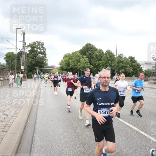 29.06.2025 - hella hamburg halbmarathon Jannik Wohlers http://msf.ph/oto/8348247 29.06.2025 10:56:30 Lombardsbrücke 1207, 2932, 3348, 3387, 3418, 3485, 3516, 3517, 4094, 4118, 4568, 4569, 5589, 5944, 6284, 6348, 6349, 7381, 7416, 7417, 7964, 8150, 8197, 9298, 9299, 9402, 9404, 9517, 9902, 9905, 10016, 10138, 10309, 10450, 10632, 11047, 12328, 12345, 12354, 12828, 12829, 12993, 13194, 13273, 13276, 13671, 13801, 13834, 13878, 14117, 14472, 15215, 15499, 15630, 15748, 15823 meine-sportfotos.de