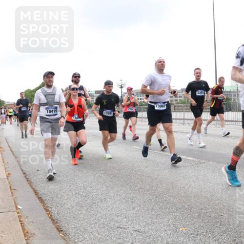 29.06.2025 - hella hamburg halbmarathon Lena Gebhardt http://msf.ph/oto/8348268 29.06.2025 10:47:53 Lombardsbrücke 19062, 2704, 18415, 10991, 1666, 2491, 104, 1045, 1174, 1175, 1246, 1392, 1434, 1618, 1639, 1701, 1926, 2148, 2163, 2197, 2407, 2491, 2545, 2650, 2704, 2790, 2882, 2958, 2994, 3049, 3339, 3468, 4037, 4327, 4423, 4856, 4974, 4975, 5621, 5622, 5886, 6255, 6256, 7240, 7393, 7394, 7403, 7427, 7916, 7970, 8077, 8270, 8310, 8521, 8550, 8774, 9356, 9687, 9696, 9697, 10658, 10777, 10794, 10991, 11351, 11458, 11548, 11730, 11738, 11742, 11781, 11802, 11909, 12431 meine-sportfotos.de