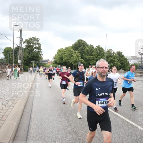 29.06.2025 - hella hamburg halbmarathon Jannik Wohlers http://msf.ph/oto/8348272 29.06.2025 10:56:30 Lombardsbrücke 1207, 2932, 3348, 3387, 3418, 3485, 3516, 3517, 4094, 4118, 4568, 4569, 5589, 5944, 6284, 6348, 6349, 7381, 7416, 7417, 7964, 8150, 8197, 9298, 9299, 9402, 9404, 9517, 9902, 9905, 10016, 10138, 10309, 10450, 10632, 11047, 12328, 12345, 12354, 12828, 12829, 12993, 13194, 13273, 13276, 13671, 13801, 13834, 13878, 14117, 14472, 15215, 15499, 15630, 15748, 15823 meine-sportfotos.de
