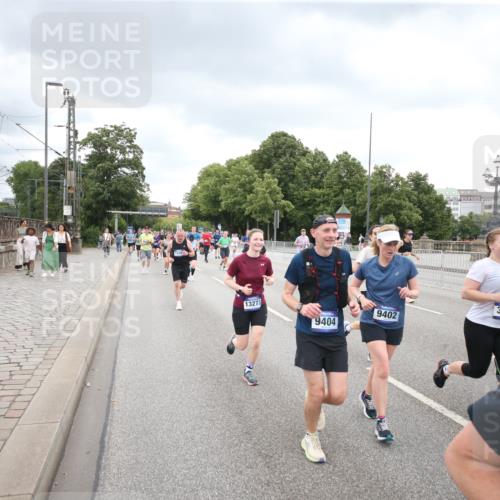 29.06.2025 - hella hamburg halbmarathon Jannik Wohlers http://msf.ph/oto/8348293 29.06.2025 10:56:31 Lombardsbrücke 1207, 2871, 2932, 3348, 3387, 3418, 3470, 3485, 3516, 3517, 4094, 4118, 4568, 4569, 5589, 5944, 6284, 6348, 6349, 6981, 7381, 7416, 7417, 7964, 8150, 8197, 8546, 9298, 9299, 9402, 9404, 9513, 9517, 9902, 9905, 10016, 10138, 10142, 10309, 10450, 10632, 11047, 11050, 12226, 12328, 12345, 12828, 12829, 12993, 13194, 13273, 13276, 13671, 13801, 13834, 13878, 14117, 14472, 15215, 15499, 15630, 15748, 15823 meine-sportfotos.de