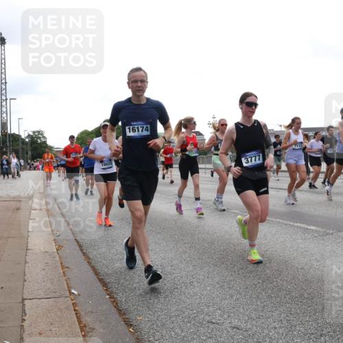 29.06.2025 - hella hamburg halbmarathon Lena Gebhardt http://msf.ph/oto/8348302 29.06.2025 10:38:34 Lombardsbrücke 4155, 19028, 16174, 71, 3200, 3777, 7117, 17478, 56, 1196, 1390, 1394, 1457, 1596, 1721, 1742, 1791, 1966, 2113, 2151, 2498, 2576, 2660, 2693, 3010, 3094, 3095, 3216, 3242, 3286, 3323, 3338, 3635, 3636, 3716, 3726, 3777, 3841, 3927, 4028, 4139, 4155, 4159, 4259, 4260, 4316, 4414, 4883, 5085, 5089, 5155, 5300, 5617, 5684, 5713, 5735, 5913, 6199, 6200, 6695, 6696, 6751, 6875, 6930, 7117, 7148, 7165, 7263, 7371, 7552, 7561, 7692, 7849, 7868, 7914, 8367, 9708 meine-sportfotos.de