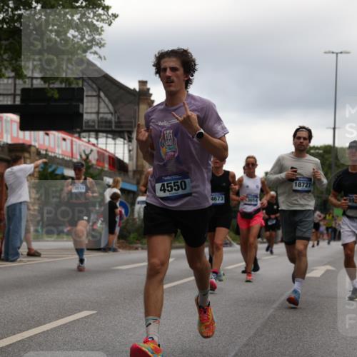 29.06.2025 - hella hamburg halbmarathon Yannick Fuchs http://msf.ph/oto/8348319 29.06.2025 10:52:33 20KM 1319, 1833, 2159, 2250, 2619, 2711, 2996, 4550, 4767, 5675, 6860, 7659, 7856, 8089, 8392, 9156, 9353, 9553, 9555, 9835, 10020, 10268, 10319, 10518, 10539, 10703, 10915, 11394, 11605, 11808, 11846, 12495, 12734, 12735, 12809, 13287, 13512, 13654, 13694, 14355, 14673, 15197, 16189, 16206, 16409, 16922, 16924, 17531, 17665, 17782, 17810, 17814, 17839, 17852, 17931, 17967, 18556, 18682, 18727, 18833, 18985, 19002, 19003 meine-sportfotos.de