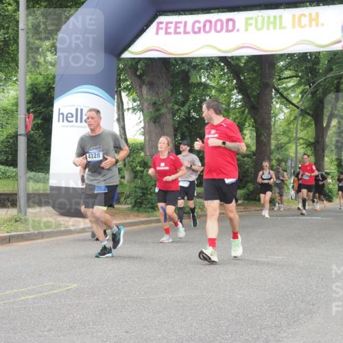 29.06.2025 - hella hamburg halbmarathon KatJ http://msf.ph/oto/8348328 29.06.2025 10:50:10 Zwischen KM18-KM19 4328, 7243 meine-sportfotos.de