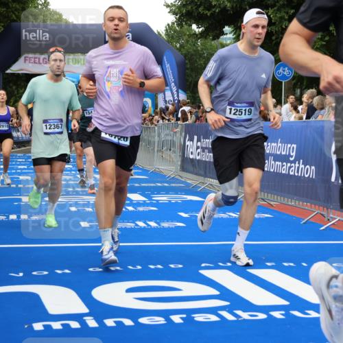 29.06.2025 - hella hamburg halbmarathon Strokosch-Dieckow http://msf.ph/oto/8348364 29.06.2025 10:52:58 Ziel 1257, 1258, 2099, 2208, 3059, 3258, 3334, 4121, 4557, 4558, 4770, 5907, 7509, 7864, 8139, 8587, 8720, 8955, 9093, 9537, 10724, 12155, 12367, 12519, 12910, 14323, 14791, 15430, 18590, 18720, 19208 meine-sportfotos.de