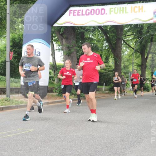 29.06.2025 - hella hamburg halbmarathon KatJ http://msf.ph/oto/8348385 29.06.2025 10:50:11 Zwischen KM18-KM19 4328, 7243 meine-sportfotos.de