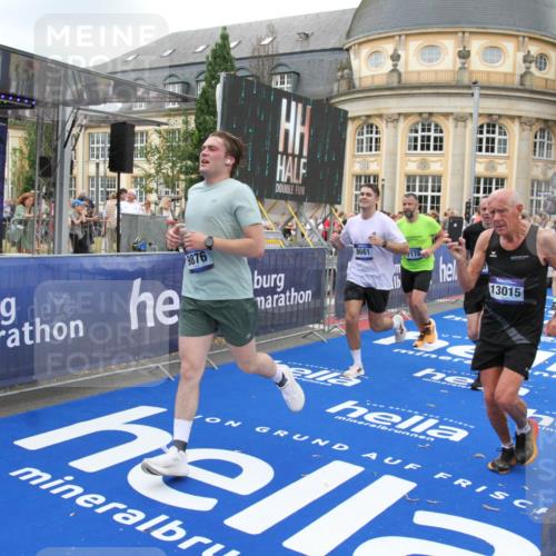 29.06.2025 - hella hamburg halbmarathon Michael Strokosch http://msf.ph/oto/8348388 29.06.2025 10:52:32 Ziel 3715, 7178, 7232, 8371, 8661, 9145, 9876, 11791, 13015, 13301, 14561, 15144, 15980, 17997 meine-sportfotos.de