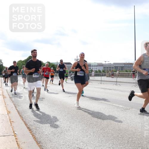 29.06.2025 - hella hamburg halbmarathon Lena Gebhardt http://msf.ph/oto/8348394 29.06.2025 10:13:41 Lombardsbrücke 5546, 4795, 12313, 13928, 292, 1007, 1131, 1480, 1747, 1859, 2055, 2359, 2721, 2904, 2961, 2987, 3218, 3360, 3728, 3729, 4001, 4187, 4795, 4950, 5232, 5546, 5631, 5719, 6026, 6489, 6710, 6717, 6724, 7346, 7446, 7447, 7460, 7462, 7913, 8279, 8673, 8913, 9128, 9527, 9612, 9631, 10442, 10443, 10977, 11441, 12313, 12492, 12797, 12928, 12929, 13331, 13928, 15085, 15482, 15663, 15721, 15722, 15922, 16491, 17472, 17474, 17985, 17988, 18222, 18231, 18732 meine-sportfotos.de