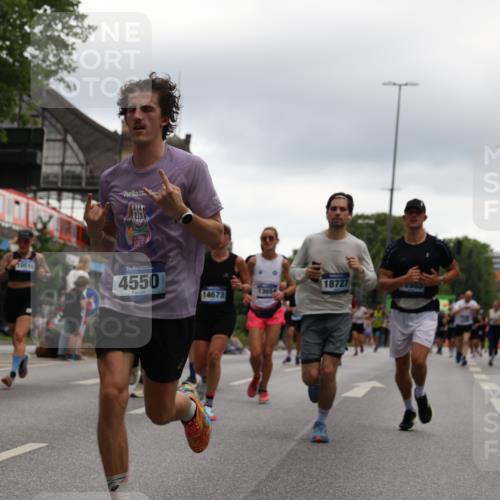 29.06.2025 - hella hamburg halbmarathon Yannick Fuchs http://msf.ph/oto/8348397 29.06.2025 10:52:33 20KM 1319, 1833, 2159, 2250, 2619, 2711, 2996, 4550, 4767, 5675, 6860, 7659, 7856, 8089, 8392, 9156, 9353, 9553, 9555, 9835, 10020, 10268, 10319, 10518, 10539, 10703, 10915, 11394, 11605, 11808, 11846, 12495, 12734, 12735, 12809, 13287, 13512, 13654, 13694, 14355, 14673, 15197, 16189, 16206, 16409, 16922, 16924, 17531, 17665, 17782, 17810, 17814, 17839, 17852, 17931, 17967, 18556, 18682, 18727, 18833, 18985, 19002, 19003 meine-sportfotos.de