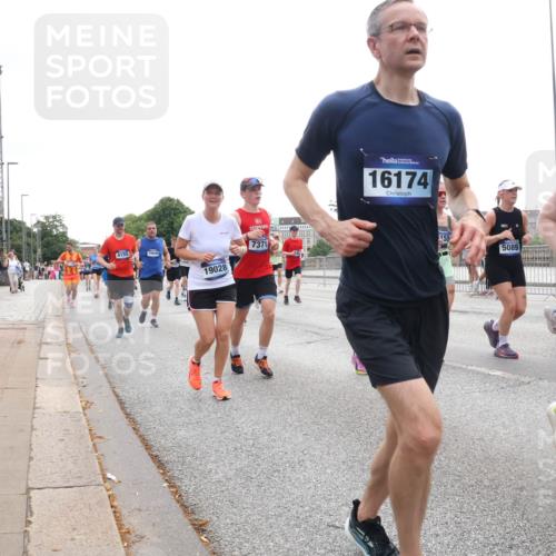 29.06.2025 - hella hamburg halbmarathon Lena Gebhardt http://msf.ph/oto/8348473 29.06.2025 10:38:35 Lombardsbrücke 4155, 15644, 7371, 19028, 16174, 155, 7117, 5089, 3777, 56, 1196, 1232, 1390, 1394, 1457, 1596, 1721, 1742, 1791, 1966, 2113, 2151, 2498, 2576, 2660, 2693, 3010, 3094, 3095, 3216, 3242, 3286, 3323, 3338, 3635, 3636, 3716, 3726, 3777, 3841, 3927, 4028, 4139, 4155, 4159, 4259, 4260, 4316, 4414, 4883, 5085, 5089, 5155, 5300, 5617, 5684, 5735, 5913, 6200, 6695, 6696, 6751, 6875, 6930, 7117, 7148, 7165, 7263, 7371, 7552, 7561, 7692, 7849, 7868, 7914, 8367, 9708, 10554 meine-sportfotos.de