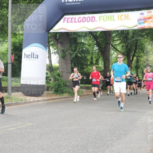 29.06.2025 - hella hamburg halbmarathon KatJ http://msf.ph/oto/8348494 29.06.2025 10:50:13 Zwischen KM18-KM19 2424, 2685, 4328 meine-sportfotos.de
