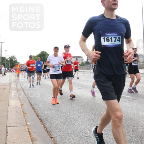 29.06.2025 - hella hamburg halbmarathon Lena Gebhardt http://msf.ph/oto/8348524 29.06.2025 10:38:35 Lombardsbrücke 4155, 15644, 19028, 7371, 16174, 5089, 16214, 3777, 56, 1196, 1232, 1390, 1394, 1457, 1596, 1721, 1742, 1791, 1966, 2113, 2151, 2498, 2576, 2660, 2693, 3010, 3094, 3095, 3216, 3242, 3286, 3323, 3338, 3635, 3636, 3716, 3726, 3777, 3841, 3927, 4028, 4139, 4155, 4159, 4259, 4260, 4316, 4414, 4883, 5085, 5089, 5155, 5300, 5617, 5684, 5735, 5913, 6200, 6695, 6696, 6751, 6875, 6930, 7117, 7148, 7165, 7263, 7371, 7552, 7561, 7692, 7849, 7868, 7914, 8367, 9708, 10554 meine-sportfotos.de