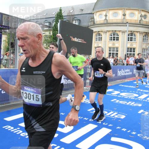 29.06.2025 - hella hamburg halbmarathon Michael Strokosch http://msf.ph/oto/8348525 29.06.2025 10:52:32 Ziel 3715, 7178, 7232, 8371, 8661, 9145, 9876, 11791, 13015, 13301, 14561, 15144, 15980, 17997 meine-sportfotos.de