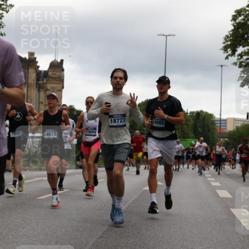 29.06.2025 - hella hamburg halbmarathon Yannick Fuchs http://msf.ph/oto/8348596 29.06.2025 10:52:33 20KM 1319, 1833, 2159, 2250, 2619, 2711, 2996, 4550, 4767, 5675, 6860, 7659, 7856, 8089, 8392, 9156, 9353, 9553, 9555, 9835, 10020, 10268, 10319, 10518, 10539, 10703, 10915, 11394, 11605, 11808, 11846, 12495, 12734, 12735, 12809, 13287, 13512, 13654, 13694, 14355, 14673, 15197, 16189, 16206, 16409, 16922, 16924, 17531, 17665, 17782, 17810, 17814, 17839, 17852, 17931, 17967, 18556, 18682, 18727, 18833, 18985, 19002, 19003 meine-sportfotos.de