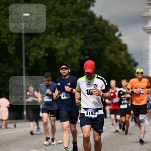 29.06.2025 - hella hamburg halbmarathon Dr. Thomas Lammeyer http://msf.ph/oto/8348602 29.06.2025 10:18:24 Kennedybrücke 1071, 1131, 1406, 1480, 2990, 3020, 3025, 3154, 3728, 3756, 3834, 3939, 5191, 5546, 5670, 6028, 6083, 6366, 6717, 6724, 7209, 7442, 7802, 7840, 7991, 8055, 8147, 8409, 9173, 9663, 10224, 10610, 10977 meine-sportfotos.de