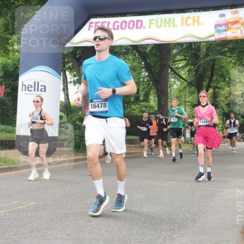 29.06.2025 - hella hamburg halbmarathon KatJ http://msf.ph/oto/8348605 29.06.2025 10:50:14 Zwischen KM18-KM19 2424, 2685, 4328 meine-sportfotos.de