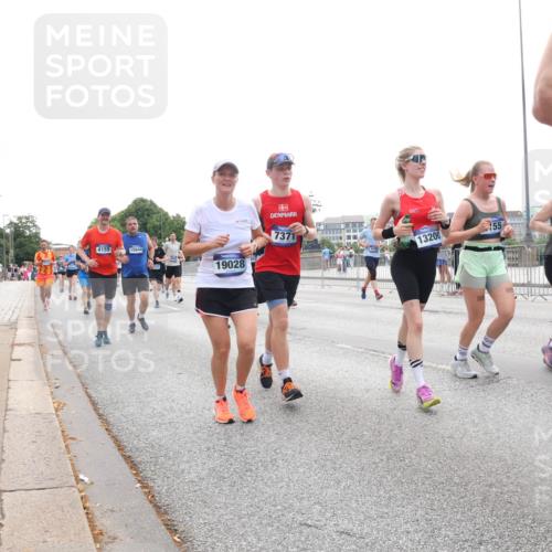 29.06.2025 - hella hamburg halbmarathon Lena Gebhardt http://msf.ph/oto/8348610 29.06.2025 10:38:35 Lombardsbrücke 4155, 15644, 19028, 7371, 13200, 55, 5089, 56, 1196, 1232, 1390, 1394, 1457, 1596, 1721, 1742, 1791, 1966, 2113, 2151, 2498, 2576, 2660, 2693, 3010, 3094, 3095, 3216, 3242, 3286, 3323, 3338, 3635, 3636, 3716, 3726, 3777, 3841, 3927, 4028, 4139, 4155, 4159, 4259, 4260, 4316, 4414, 4883, 5085, 5089, 5155, 5300, 5617, 5684, 5735, 5913, 6200, 6695, 6696, 6751, 6875, 6930, 7117, 7148, 7165, 7263, 7371, 7552, 7561, 7692, 7849, 7868, 7914, 8367, 9708, 10554 meine-sportfotos.de