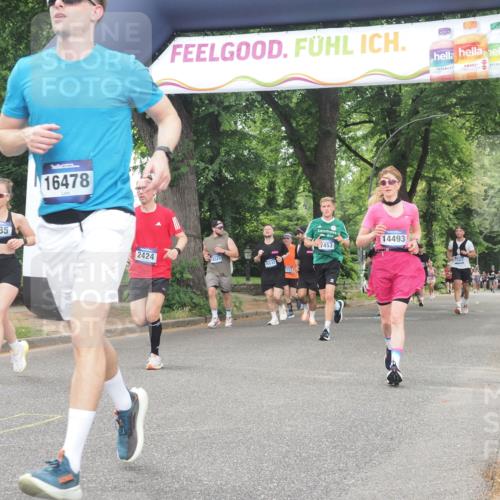 29.06.2025 - hella hamburg halbmarathon KatJ http://msf.ph/oto/8348630 29.06.2025 10:50:15 Zwischen KM18-KM19 2424, 2685, 4328, 7453 meine-sportfotos.de