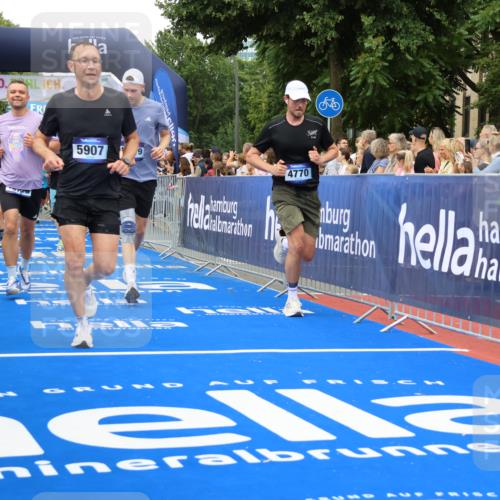 29.06.2025 - hella hamburg halbmarathon Strokosch-Dieckow http://msf.ph/oto/8348666 29.06.2025 10:52:56 Ziel 1257, 1258, 1657, 2099, 2444, 2814, 2910, 3258, 3334, 4557, 4558, 4770, 5077, 5907, 7509, 8139, 8587, 8720, 8955, 9093, 10724, 10811, 11217, 11992, 12155, 12367, 12519, 12910, 14791, 15430, 18590, 18720 meine-sportfotos.de