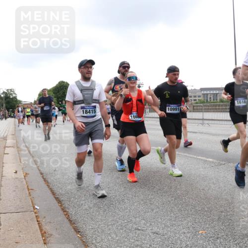 29.06.2025 - hella hamburg halbmarathon Lena Gebhardt http://msf.ph/oto/8348671 29.06.2025 10:47:53 Lombardsbrücke 11802, 18415, 10991, 166, 1618, 19062, 2491, 1045, 1174, 1175, 1246, 1392, 1434, 1618, 1639, 1701, 1926, 2148, 2163, 2197, 2407, 2491, 2545, 2650, 2704, 2790, 2882, 2958, 2994, 3049, 3339, 3468, 4037, 4327, 4423, 4856, 4974, 4975, 5621, 5622, 5886, 6255, 6256, 7240, 7393, 7394, 7403, 7427, 7916, 7970, 8077, 8270, 8310, 8521, 8550, 8774, 9356, 9687, 9696, 9697, 10658, 10777, 10794, 10991, 11351, 11458, 11548, 11730, 11738, 11742, 11781, 11802, 11909, 12431 meine-sportfotos.de