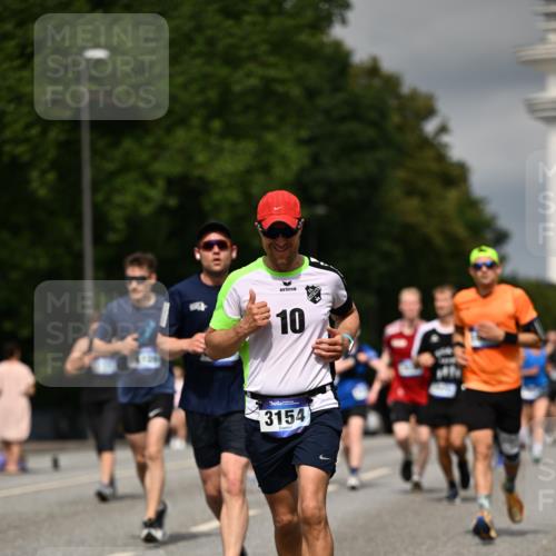 29.06.2025 - hella hamburg halbmarathon Dr. Thomas Lammeyer http://msf.ph/oto/8348679 29.06.2025 10:18:24 Kennedybrücke 1071, 1131, 1406, 1480, 2990, 3020, 3025, 3154, 3728, 3756, 3834, 3939, 5191, 5546, 5670, 6028, 6083, 6366, 6717, 6724, 7209, 7442, 7802, 7840, 7991, 8055, 8147, 8409, 9173, 9663, 10224, 10610, 10977 meine-sportfotos.de