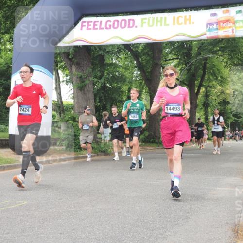 29.06.2025 - hella hamburg halbmarathon KatJ http://msf.ph/oto/8348708 29.06.2025 10:50:15 Zwischen KM18-KM19 2424, 2685, 4328, 7453 meine-sportfotos.de