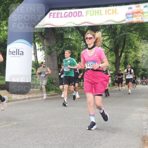 29.06.2025 - hella hamburg halbmarathon KatJ http://msf.ph/oto/8348731 29.06.2025 10:50:16 Zwischen KM18-KM19 2424, 2685, 4328, 7290, 7453 meine-sportfotos.de