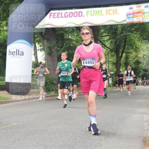 29.06.2025 - hella hamburg halbmarathon KatJ http://msf.ph/oto/8348740 29.06.2025 10:50:16 Zwischen KM18-KM19 2424, 2685, 4328, 7290, 7453 meine-sportfotos.de