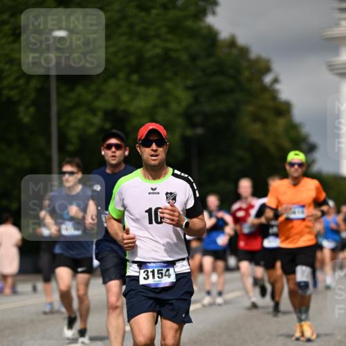 29.06.2025 - hella hamburg halbmarathon Dr. Thomas Lammeyer http://msf.ph/oto/8348750 29.06.2025 10:18:24 Kennedybrücke 1071, 1131, 1406, 1480, 2990, 3020, 3025, 3154, 3728, 3756, 3834, 3939, 5191, 5546, 5670, 6028, 6083, 6366, 6717, 6724, 7209, 7442, 7802, 7840, 7991, 8055, 8147, 8409, 9173, 9663, 10224, 10610, 10977 meine-sportfotos.de