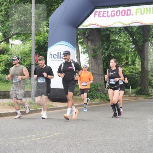 29.06.2025 - hella hamburg halbmarathon KatJ http://msf.ph/oto/8348774 29.06.2025 10:50:18 Zwischen KM18-KM19 2424, 2685, 7290, 7453, 7717 meine-sportfotos.de