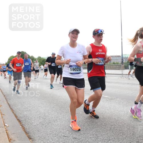 29.06.2025 - hella hamburg halbmarathon Lena Gebhardt http://msf.ph/oto/8348776 29.06.2025 10:38:36 Lombardsbrücke 15644, 4155, 13000, 7692, 19028, 1320, 5155, 56, 1196, 1232, 1390, 1394, 1457, 1596, 1721, 1742, 1791, 1966, 2113, 2151, 2498, 2576, 2660, 2693, 3010, 3094, 3095, 3216, 3242, 3286, 3323, 3338, 3635, 3636, 3716, 3726, 3777, 3841, 3927, 4028, 4139, 4155, 4159, 4259, 4260, 4316, 4414, 4883, 4964, 5085, 5089, 5155, 5300, 5617, 5684, 5735, 5913, 6200, 6695, 6696, 6751, 6875, 6930, 7117, 7148, 7165, 7263, 7371, 7552, 7561, 7692, 7849, 7868, 7914, 8367, 9708, 10554 meine-sportfotos.de