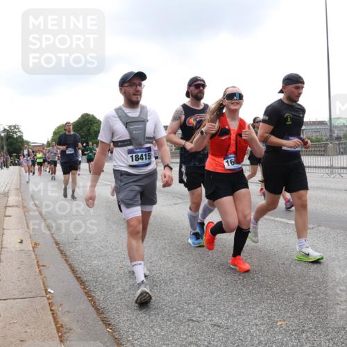 29.06.2025 - hella hamburg halbmarathon Lena Gebhardt http://msf.ph/oto/8348812 29.06.2025 10:47:54 Lombardsbrücke 18415, 16, 1618, 1045, 1157, 1174, 1175, 1246, 1392, 1434, 1618, 1639, 1701, 1926, 2148, 2163, 2197, 2407, 2491, 2545, 2650, 2704, 2790, 2882, 2958, 2994, 3049, 3339, 3468, 3679, 4037, 4327, 4423, 4856, 4974, 4975, 5621, 5622, 5886, 5952, 7240, 7393, 7394, 7403, 7427, 7916, 7970, 8077, 8270, 8310, 8521, 8550, 8774, 9356, 9687, 9696, 9697, 10658, 10777, 10794, 10991, 11351, 11458, 11548, 11730, 11738, 11742, 11781, 11802, 11909, 12431 meine-sportfotos.de