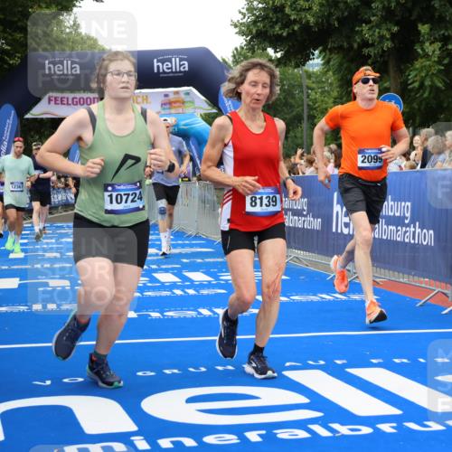 29.06.2025 - hella hamburg halbmarathon Strokosch-Dieckow http://msf.ph/oto/8348867 29.06.2025 10:52:55 Ziel 1257, 1258, 1657, 2099, 2444, 2814, 2910, 3334, 4557, 4558, 4770, 5077, 5907, 7509, 8139, 8587, 8720, 8955, 9093, 10724, 10811, 11217, 11992, 12155, 12367, 12519, 12910, 14198, 14286, 14791, 15430, 18590, 18720 meine-sportfotos.de