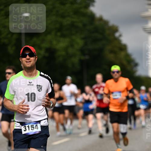 29.06.2025 - hella hamburg halbmarathon Dr. Thomas Lammeyer http://msf.ph/oto/8348920 29.06.2025 10:18:25 Kennedybrücke 1071, 1131, 1406, 1480, 1728, 2990, 3020, 3025, 3154, 3728, 3756, 3834, 3939, 5191, 5546, 5670, 6028, 6083, 6181, 6366, 6717, 6724, 7209, 7442, 7802, 7840, 7991, 8055, 8147, 8409, 8755, 9173, 9663, 10224, 10610, 10977 meine-sportfotos.de