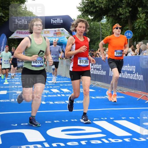 29.06.2025 - hella hamburg halbmarathon Strokosch-Dieckow http://msf.ph/oto/8348939 29.06.2025 10:52:55 Ziel 1257, 1258, 1657, 2099, 2444, 2814, 2910, 3334, 4557, 4558, 4770, 5077, 5907, 7509, 8139, 8587, 8720, 8955, 9093, 10724, 10811, 11217, 11992, 12155, 12367, 12519, 12910, 14198, 14286, 14791, 15430, 18590, 18720 meine-sportfotos.de