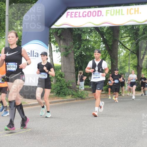 29.06.2025 - hella hamburg halbmarathon KatJ http://msf.ph/oto/8348943 29.06.2025 10:50:20 Zwischen KM18-KM19 2424, 2685, 7290, 7453, 7717 meine-sportfotos.de