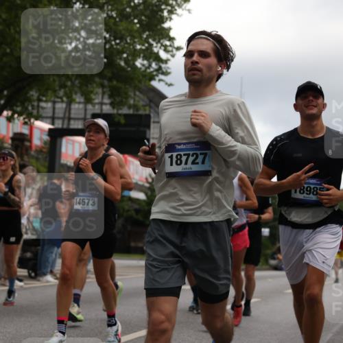 29.06.2025 - hella hamburg halbmarathon Yannick Fuchs http://msf.ph/oto/8348978 29.06.2025 10:52:35 20KM 1319, 1833, 2159, 2250, 2619, 2711, 2996, 4550, 4767, 5675, 6860, 7659, 7856, 8089, 8392, 9156, 9353, 9553, 9555, 9835, 10020, 10268, 10319, 10518, 10539, 10703, 10915, 11394, 11605, 11808, 11846, 12495, 12734, 12735, 12809, 13287, 13512, 13654, 13694, 14355, 14673, 15197, 16189, 16206, 16409, 16922, 16924, 17531, 17665, 17782, 17810, 17814, 17839, 17852, 17931, 17967, 18556, 18682, 18727, 18730, 18833, 18985, 19002, 19003 meine-sportfotos.de