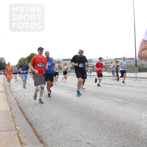 29.06.2025 - hella hamburg halbmarathon Lena Gebhardt http://msf.ph/oto/8348991 29.06.2025 10:38:36 Lombardsbrücke 4155, 5644, 13000, 19, 56, 1196, 1232, 1390, 1394, 1457, 1596, 1721, 1742, 1791, 1966, 2113, 2151, 2498, 2576, 2660, 2693, 3010, 3094, 3095, 3216, 3242, 3286, 3323, 3338, 3635, 3636, 3716, 3726, 3777, 3841, 3927, 4028, 4139, 4155, 4159, 4259, 4260, 4316, 4414, 4883, 4964, 5085, 5089, 5155, 5300, 5617, 5684, 5735, 5913, 6200, 6695, 6696, 6751, 6875, 6930, 7117, 7148, 7165, 7263, 7371, 7552, 7561, 7692, 7849, 7868, 7914, 8367, 9708, 10554 meine-sportfotos.de