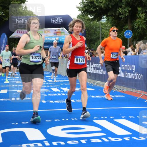 29.06.2025 - hella hamburg halbmarathon Strokosch-Dieckow http://msf.ph/oto/8349016 29.06.2025 10:52:54 Ziel 1257, 1258, 1657, 2099, 2444, 2814, 2910, 3334, 4557, 4558, 4770, 5077, 5907, 7509, 8139, 8720, 8955, 9065, 9093, 9163, 10724, 10811, 11217, 11992, 12155, 12367, 12519, 12910, 14198, 14286, 14791, 15430, 18590, 18720 meine-sportfotos.de