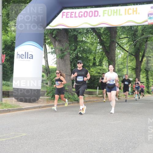 29.06.2025 - hella hamburg halbmarathon KatJ http://msf.ph/oto/8349061 29.06.2025 10:50:22 Zwischen KM18-KM19 3919, 7290, 7453, 7717 meine-sportfotos.de