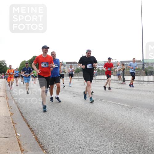 29.06.2025 - hella hamburg halbmarathon Lena Gebhardt http://msf.ph/oto/8349072 29.06.2025 10:38:37 Lombardsbrücke 4155, 644, 13000, 56, 1196, 1232, 1390, 1451, 1457, 1596, 1721, 1742, 1791, 1966, 2113, 2151, 2498, 2576, 2660, 2693, 3010, 3094, 3095, 3216, 3242, 3286, 3323, 3338, 3635, 3636, 3716, 3726, 3777, 3841, 3927, 4028, 4139, 4155, 4159, 4257, 4259, 4260, 4316, 4320, 4883, 4964, 5085, 5089, 5155, 5300, 5617, 5684, 5735, 5913, 6200, 6695, 6696, 6751, 6875, 6930, 7117, 7148, 7165, 7263, 7371, 7552, 7561, 7692, 7849, 7868, 7914, 8367, 9708, 10554 meine-sportfotos.de