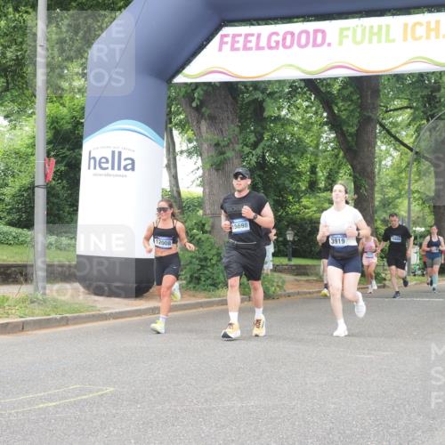 29.06.2025 - hella hamburg halbmarathon KatJ http://msf.ph/oto/8349102 29.06.2025 10:50:22 Zwischen KM18-KM19 3919, 7290, 7453, 7717 meine-sportfotos.de