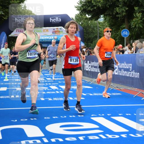 29.06.2025 - hella hamburg halbmarathon Strokosch-Dieckow http://msf.ph/oto/8349103 29.06.2025 10:52:54 Ziel 1257, 1258, 1657, 2099, 2444, 2814, 2910, 3334, 4557, 4558, 4770, 5077, 5907, 7509, 8139, 8720, 8955, 9065, 9093, 9163, 10724, 10811, 11217, 11992, 12155, 12367, 12519, 12910, 14198, 14286, 14791, 15430, 18590, 18720 meine-sportfotos.de